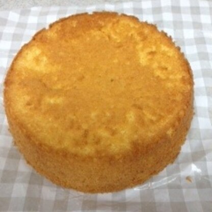 初めて作ったスポンジケーキがこんなに上手くいくなんて！！感動です！！このレシピのお陰で素敵なクリスマスを過ごせそうです＾＾ありがとうございます。